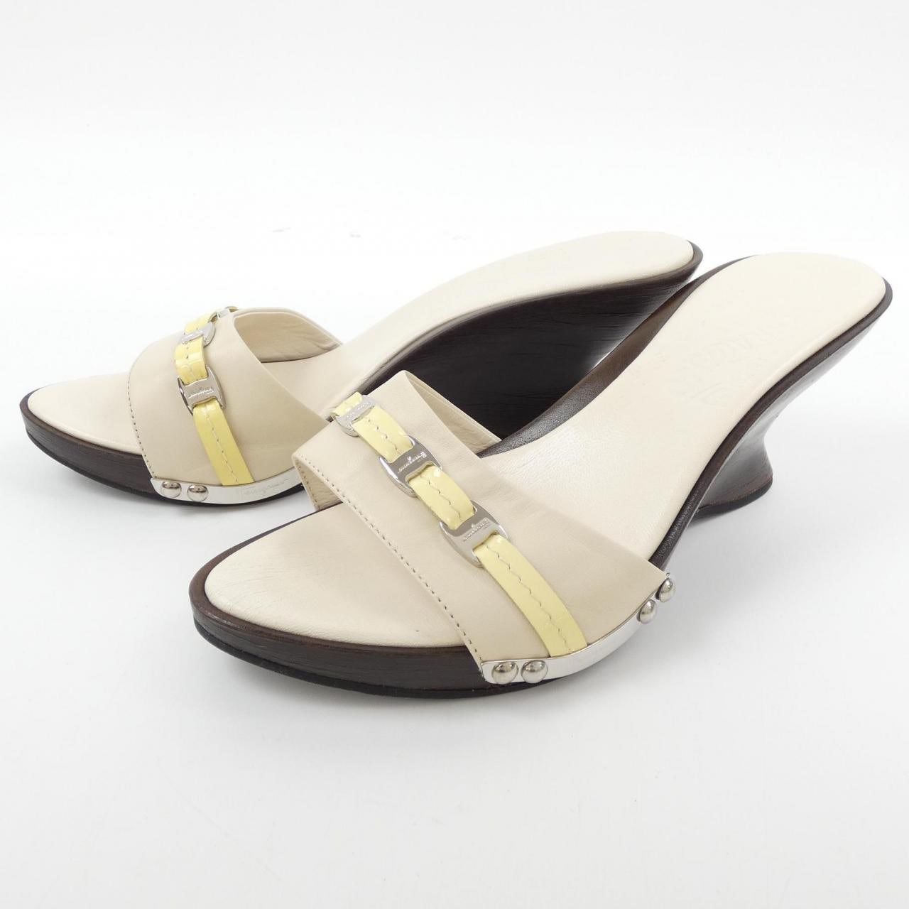サルヴァトーレフェラガモ SALVATORE FERRAGAMO サンダル
