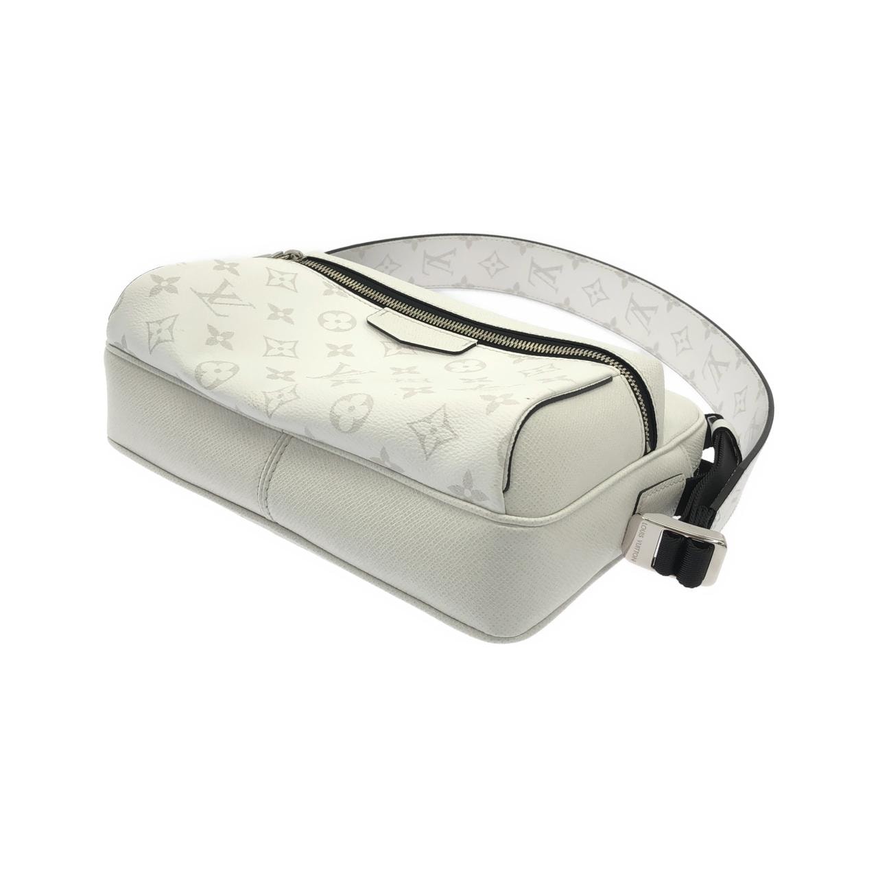 ルイヴィトン タイガ ラマ アウトドア メッセンジャー PM M30243 ショルダーバッグ