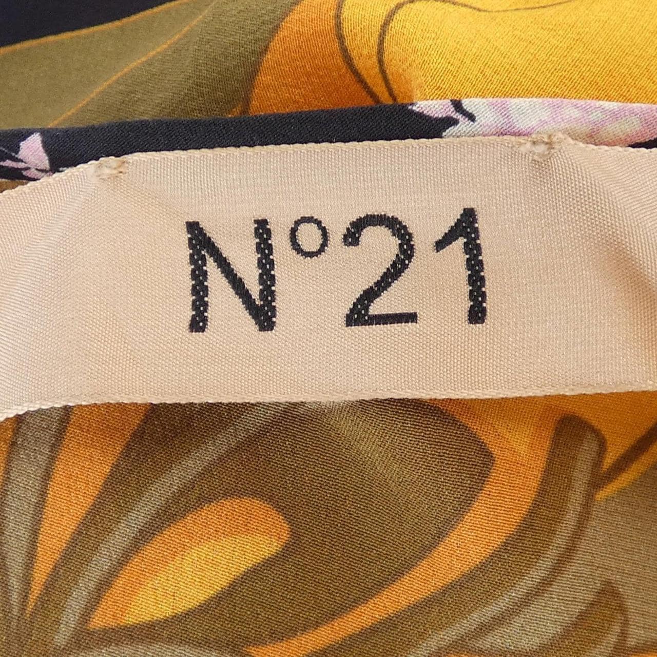 ヌメロヴェントゥーノ N°21 トップス