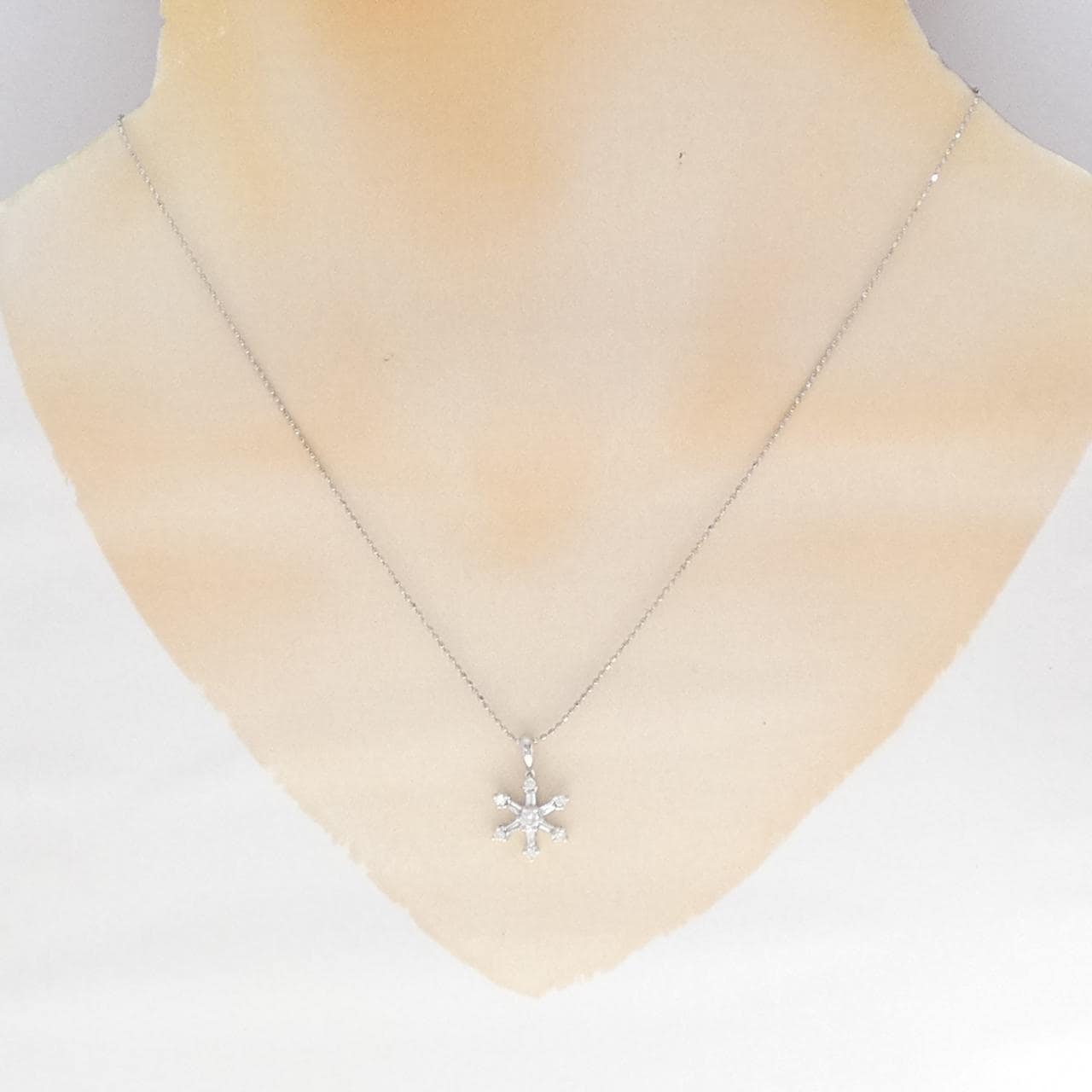 PT900/PT850 Snowflake Diamond Necklace 0.30CT