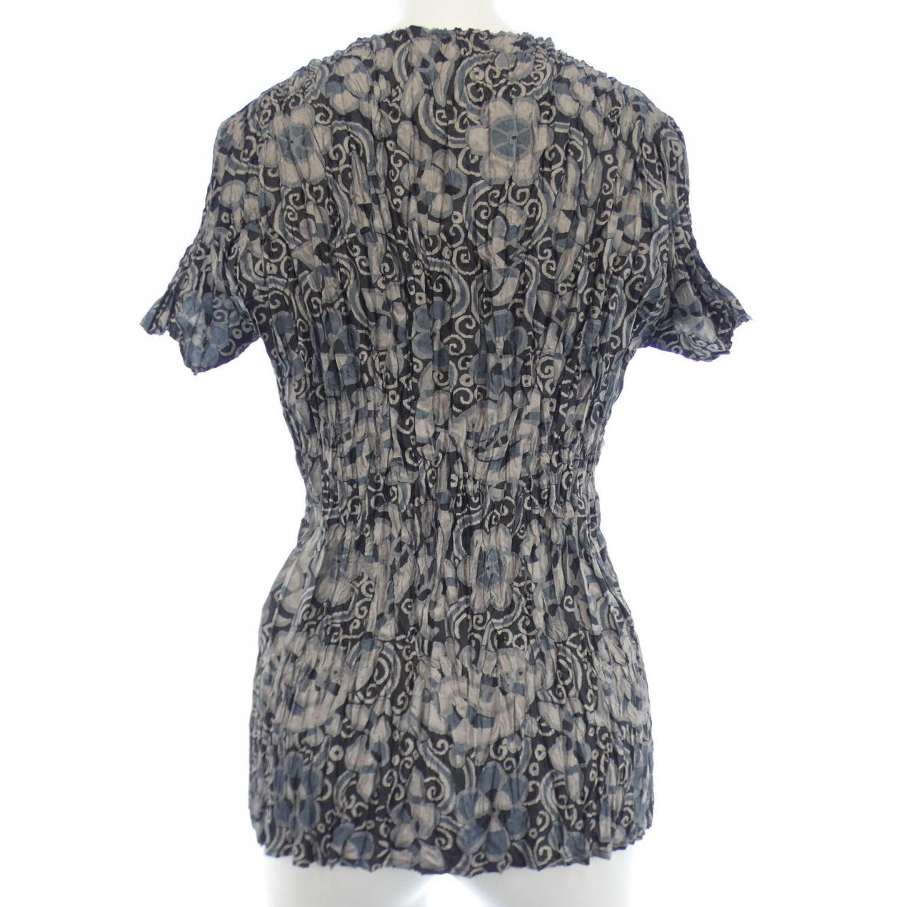 ISSEY MIYAKE Tops