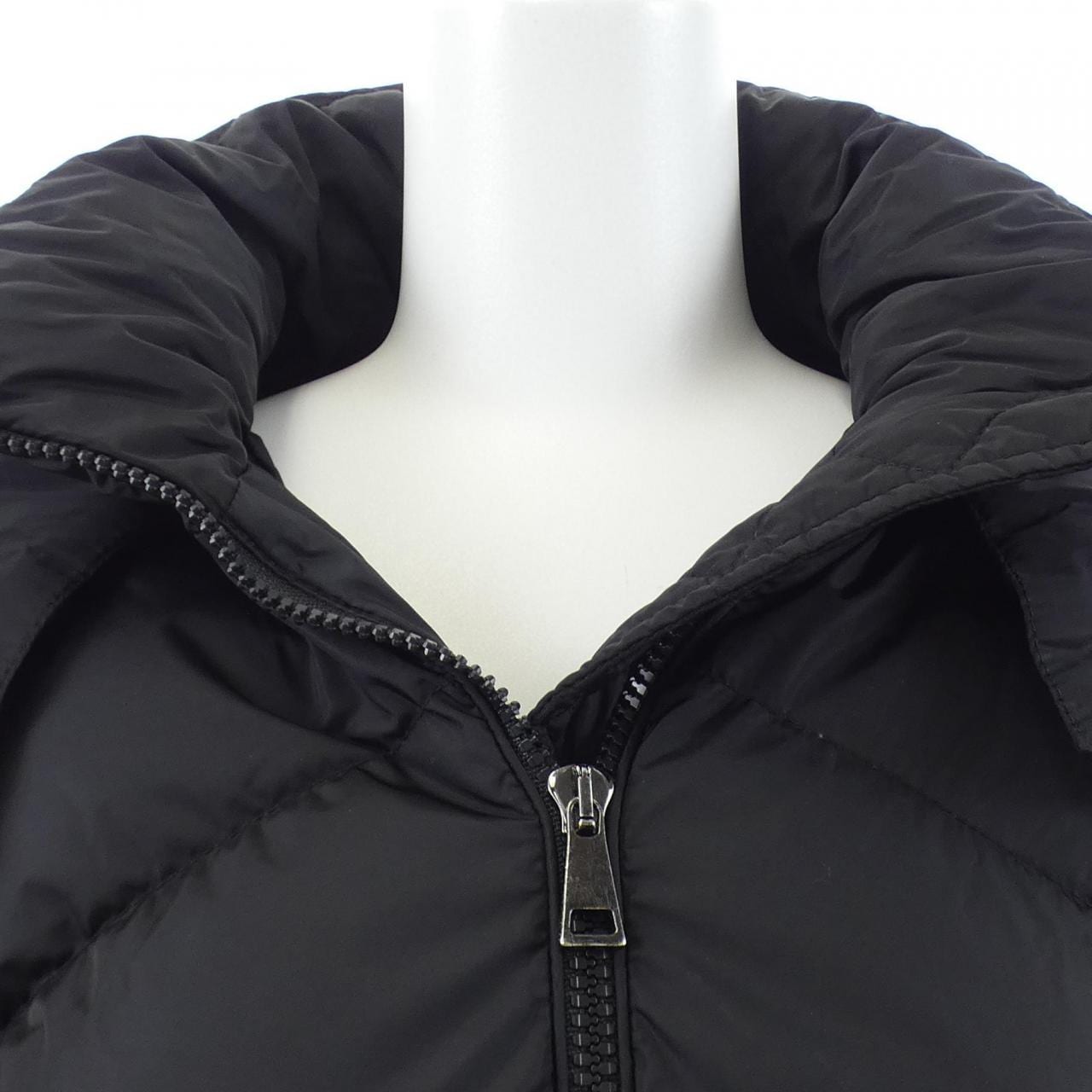 モンクレール MONCLER ALOES ダウンジャケット