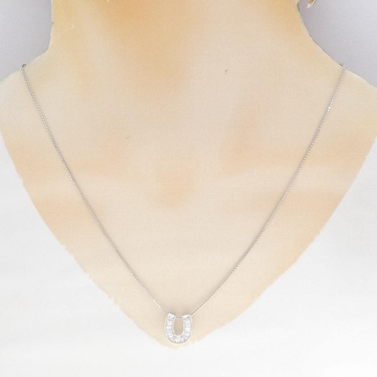 K18WG ホースシュー ダイヤモンド ネックレス