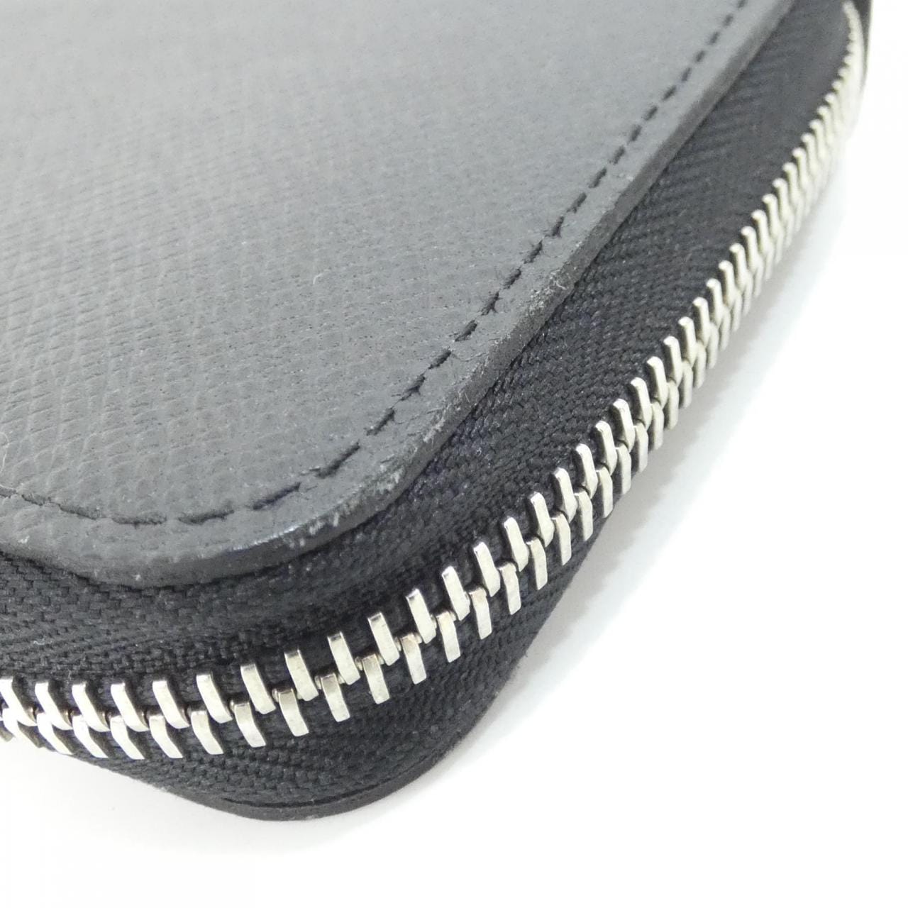 ルイヴィトン タイガ ジッピー ウォレット ヴェルティカル M32822 財布