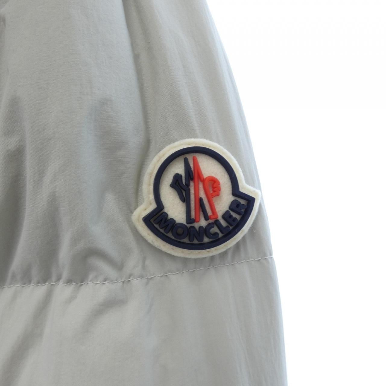 モンクレール MONCLER ダウンジャケット