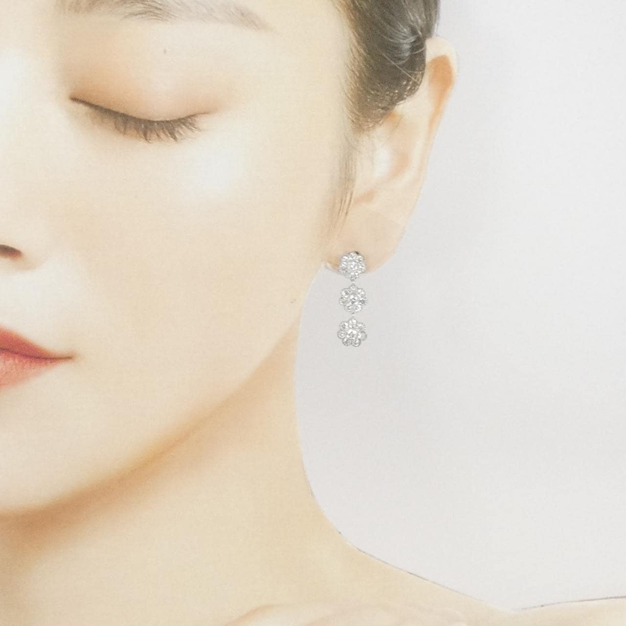 K18WG フラワー ダイヤモンド ピアス 2.44CT