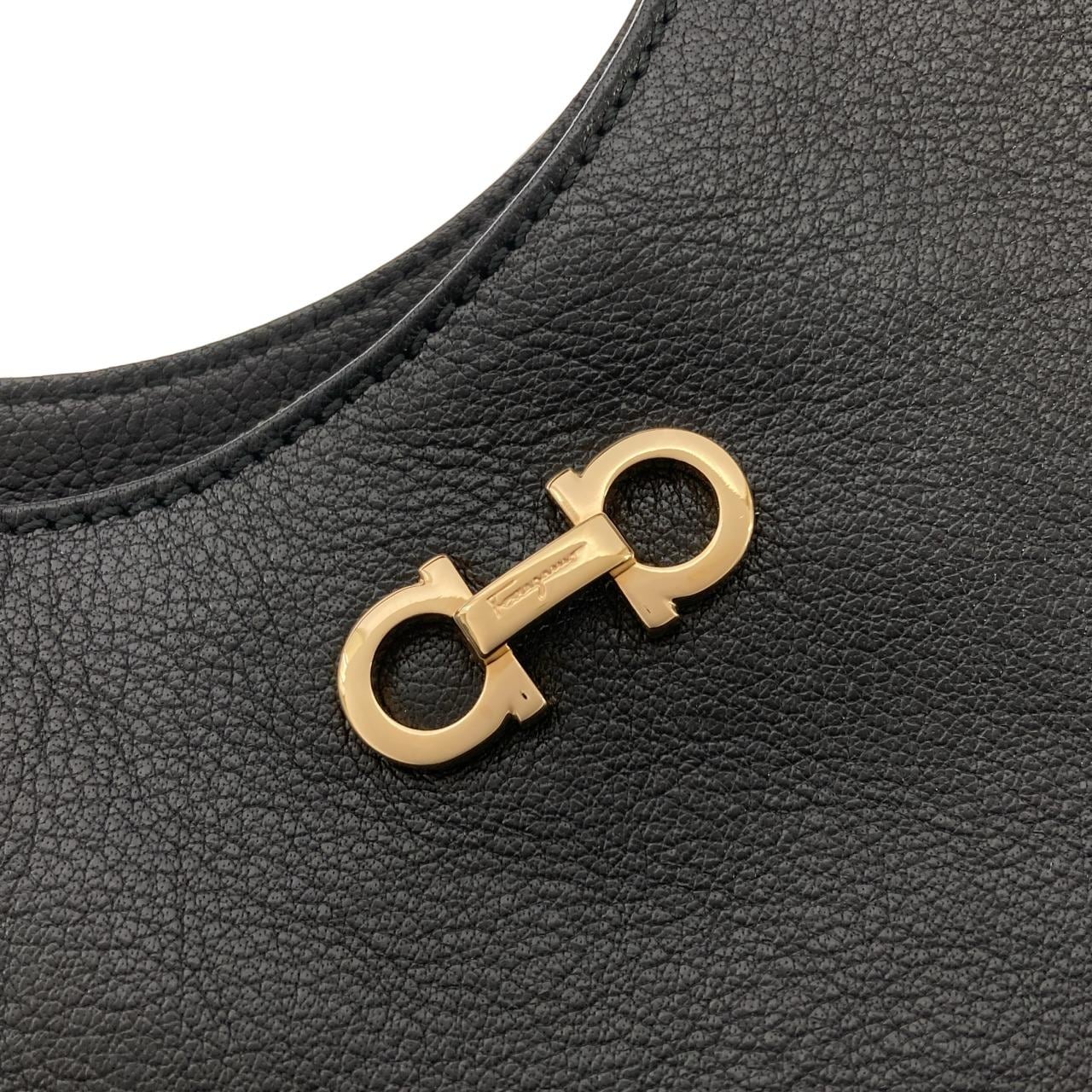 サルヴァトーレフェラガモ BETULLA 21 B974 バッグ