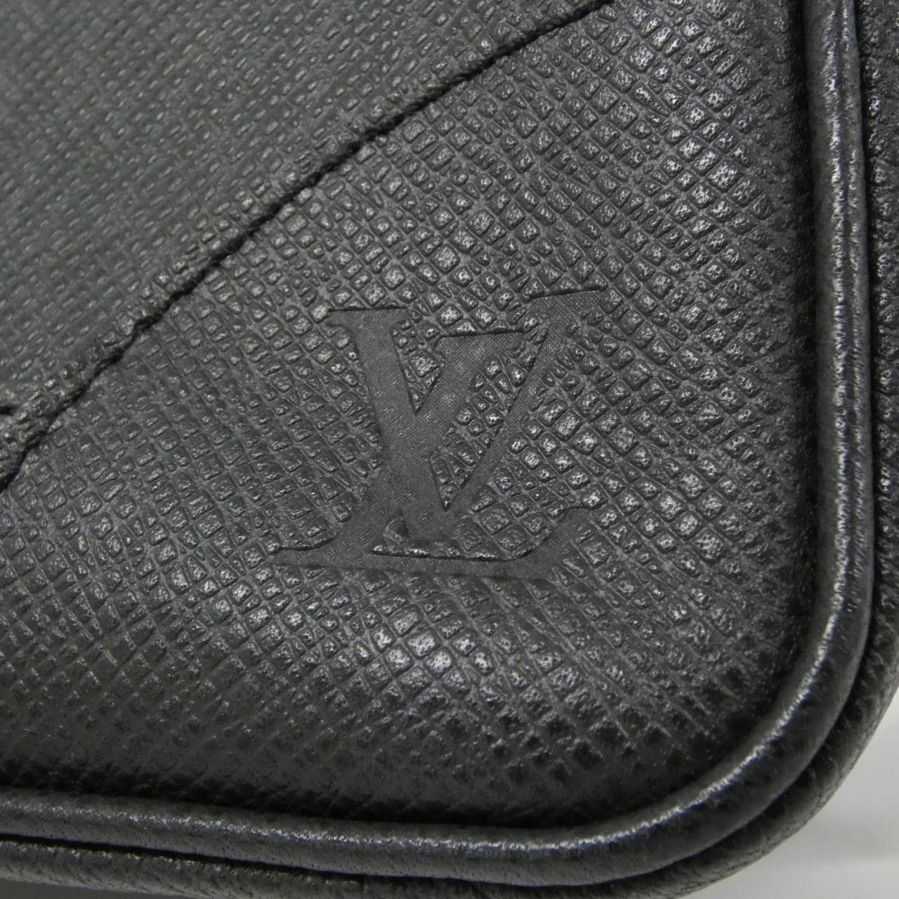 ルイヴィトン タイガ パヴェル M31142 セカンドバッグ