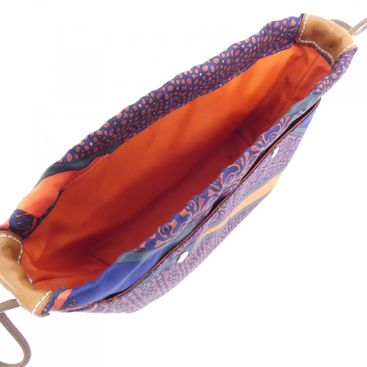 エルメス CARRE EN CRAVATES フールビ 20cm 067591CK ポーチ