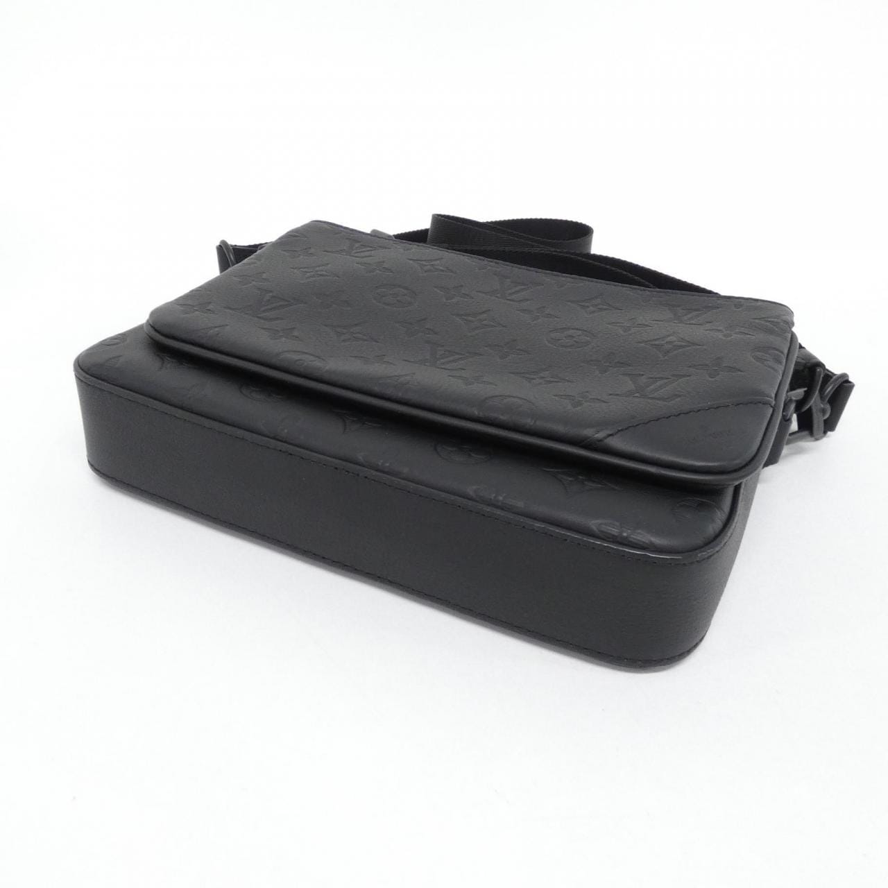 ルイヴィトン モノグラム シャドウ トリオ メッセンジャー M46602 ショルダーバッグ