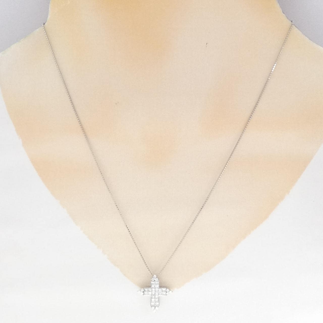 ジーエスティービー クロス ダイヤモンド ネックレス 0.65CT