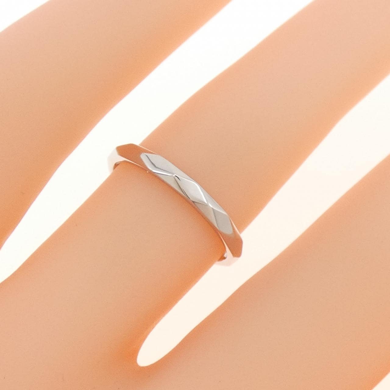 ブシュロン ファセット スモール リング