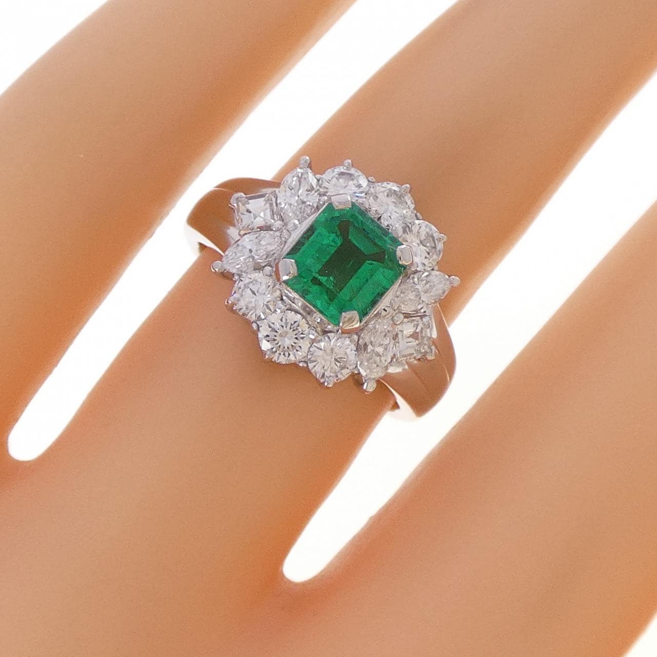 PT900 エメラルド リング 0.84CT
