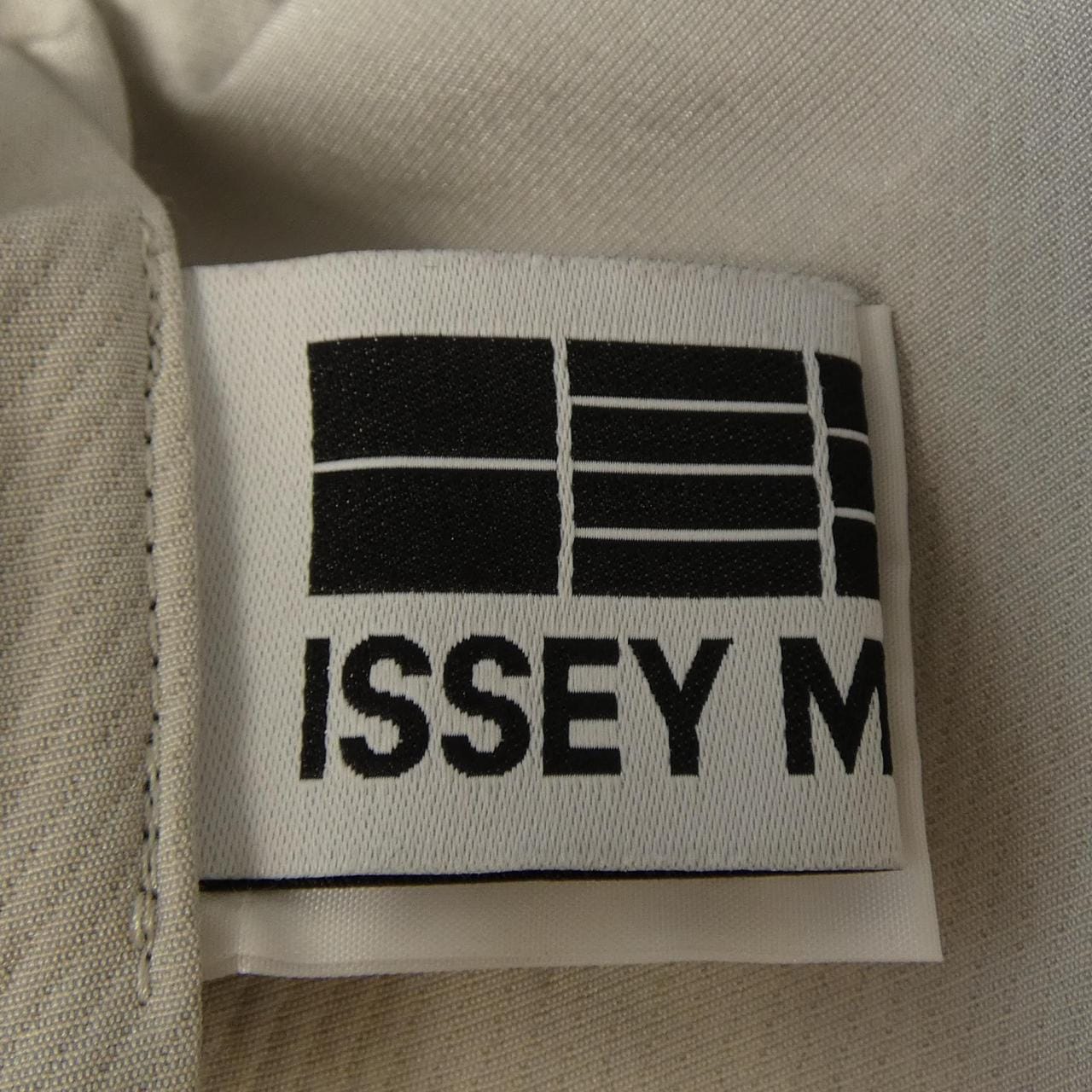 イッセイミヤケ ISSEY MIYAKE IL81FF514 パンツ