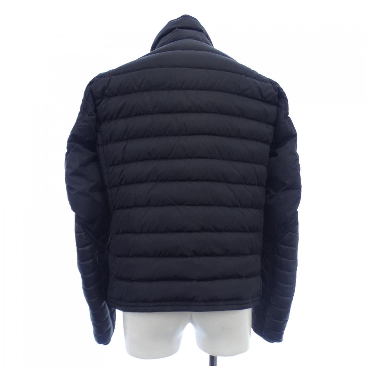 モンクレール MONCLER ダウンジャケット