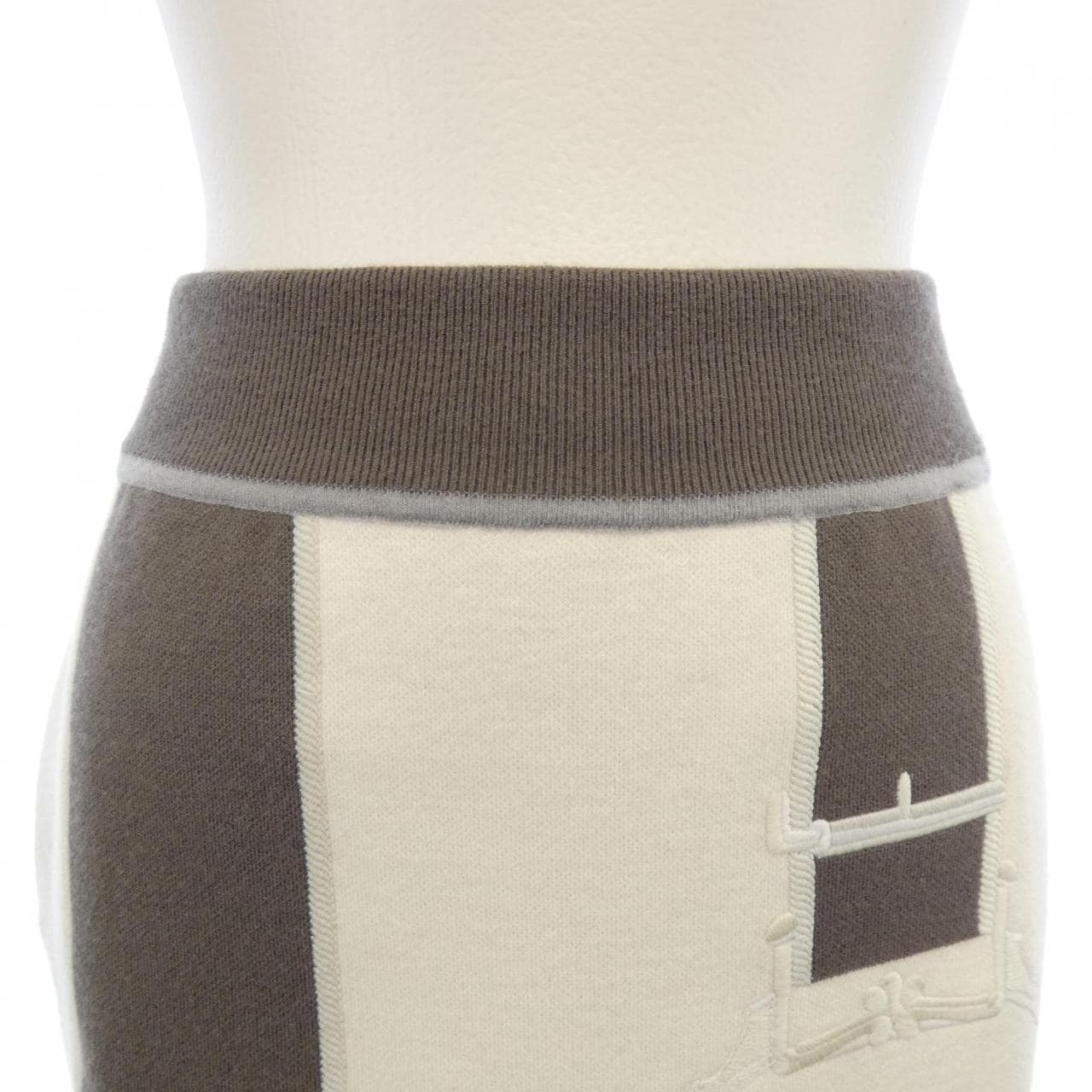 エルメス HERMES ETRIERS　STIRRS 4E2323D5 スカート