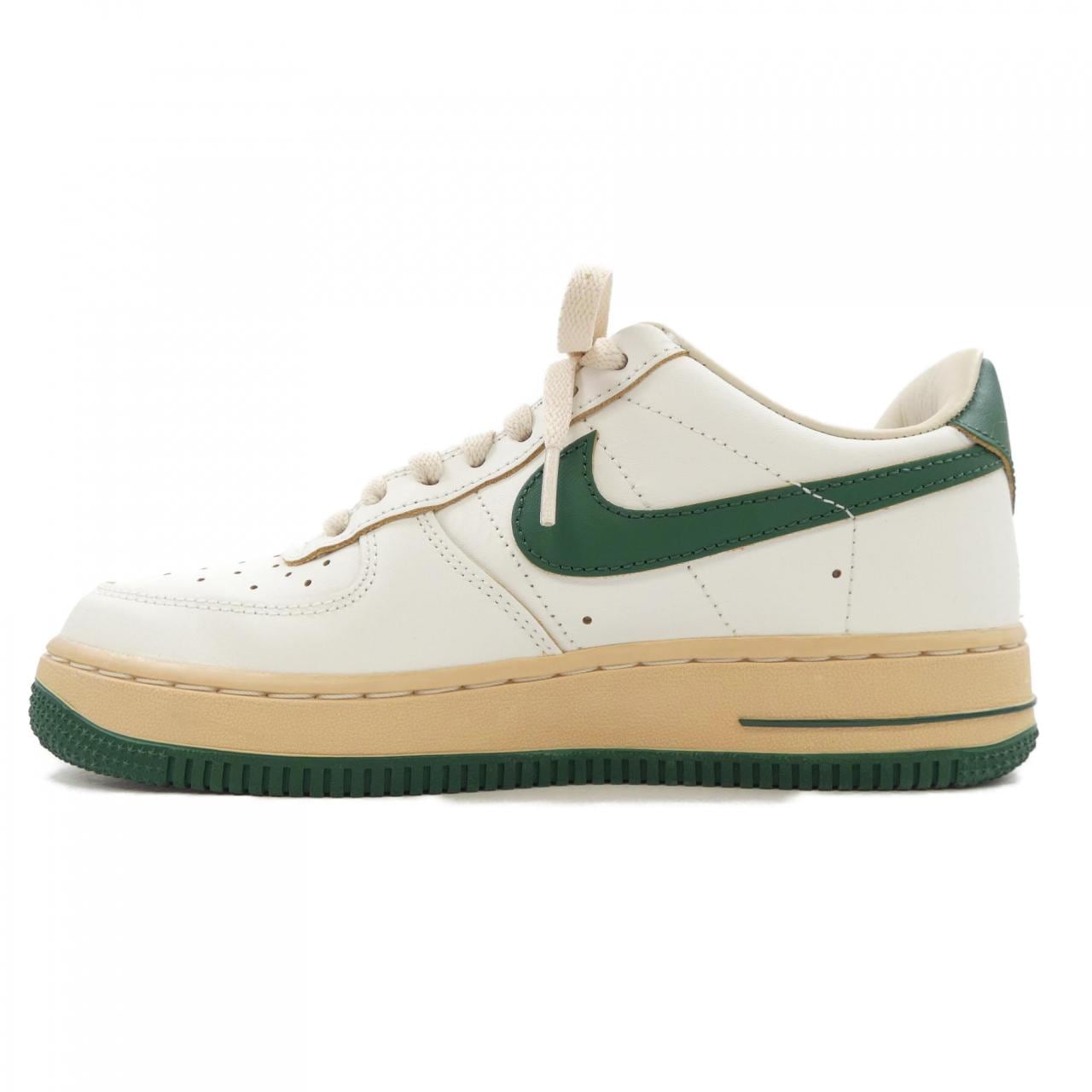 ナイキ NIKE スニーカー