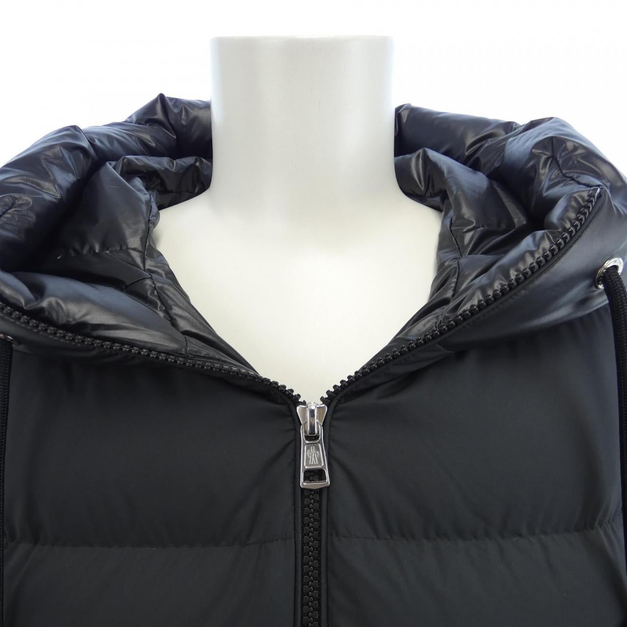 モンクレール MONCLER ダウンジャケット