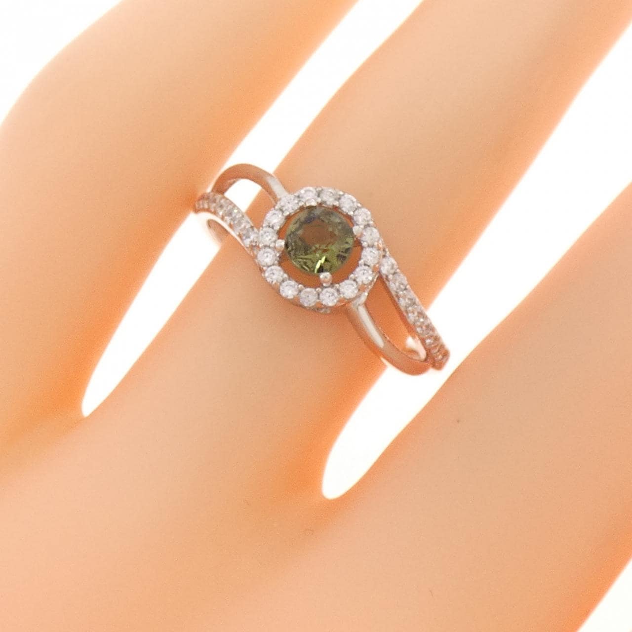 585WG モルダバイト リング