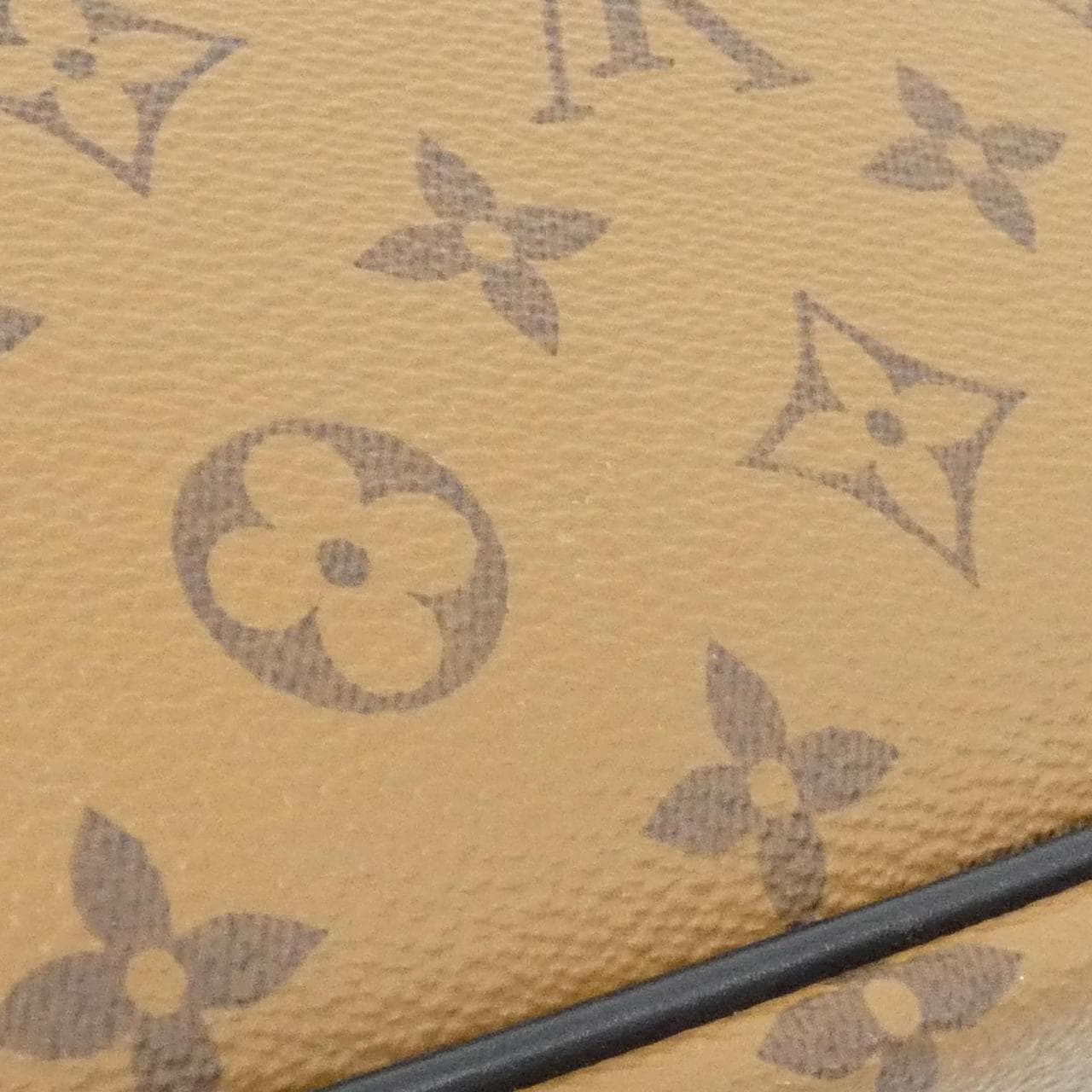 ルイヴィトン モノグラム リバース ウォレット オン チェーン アイビー M26587 ショルダーバッグ