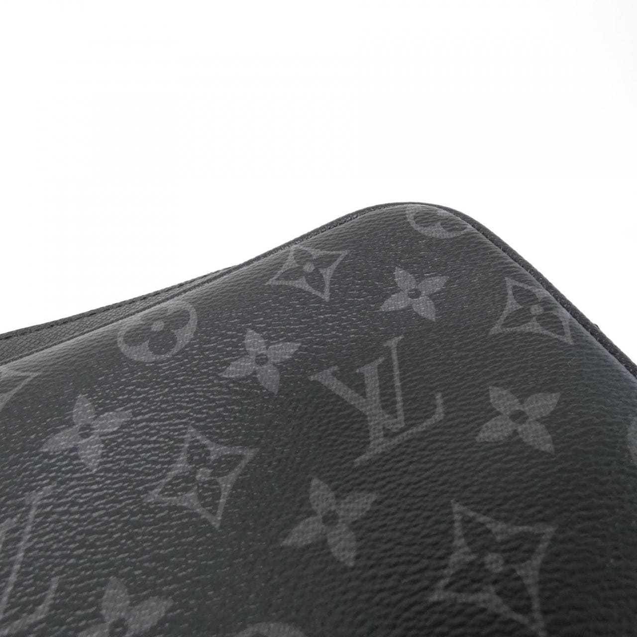 ルイヴィトン タイガ ラマ アウトドア メッセンジャー PM M30233 ショルダーバッグ