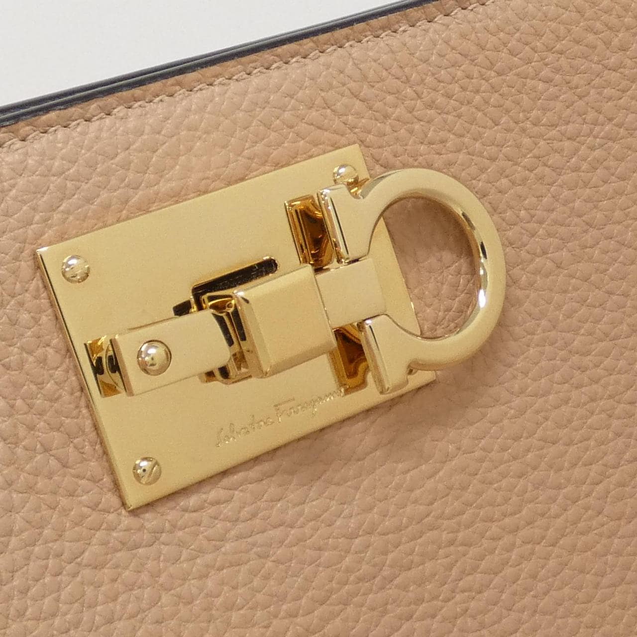 SALVATORE FERRAGAMO 21 2892 肩背包