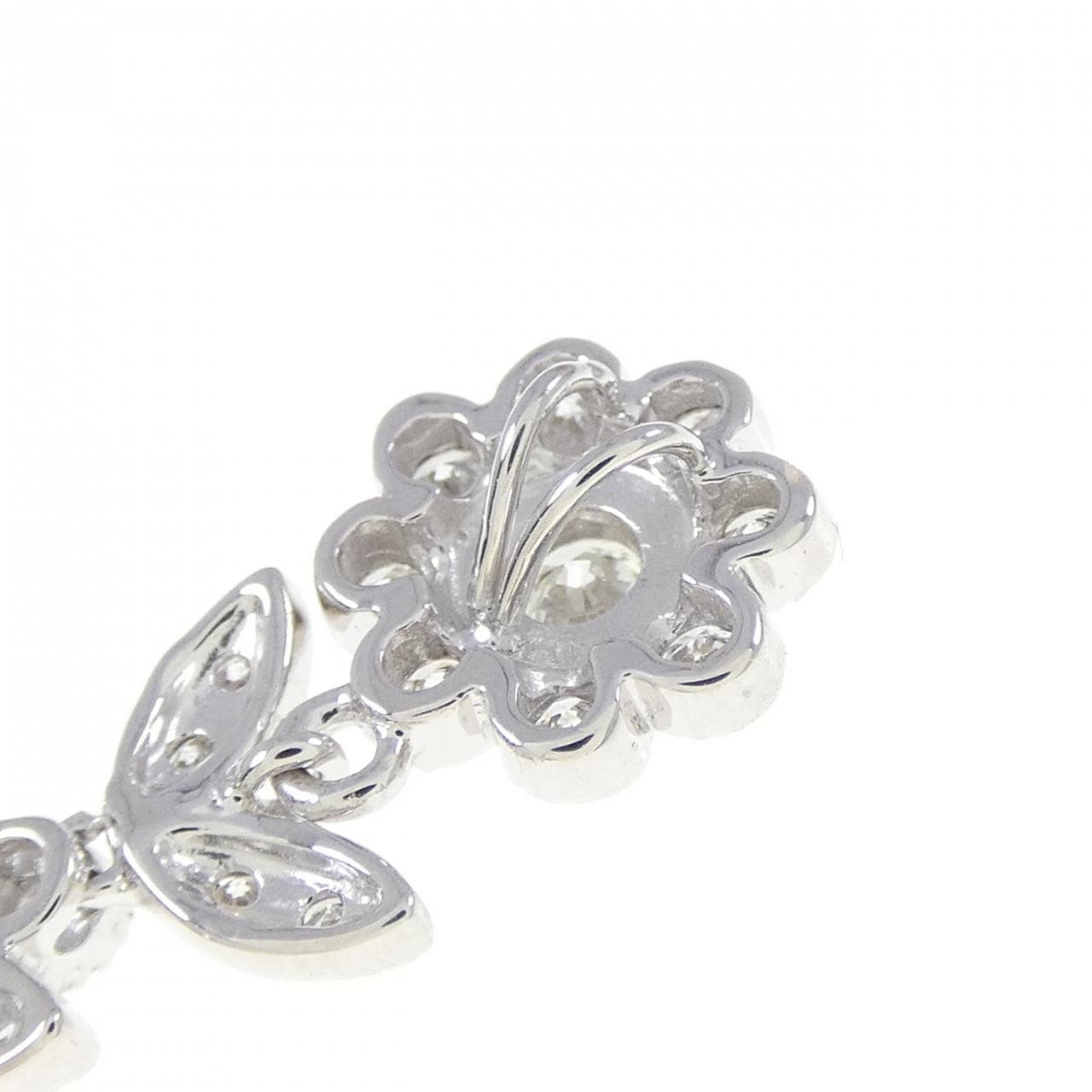 K18WG フラワー 白蝶パール ペンダント 10.5mm