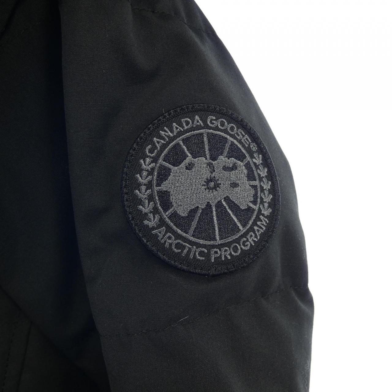 加拿大鹅CANADA GOOSE羽绒大衣