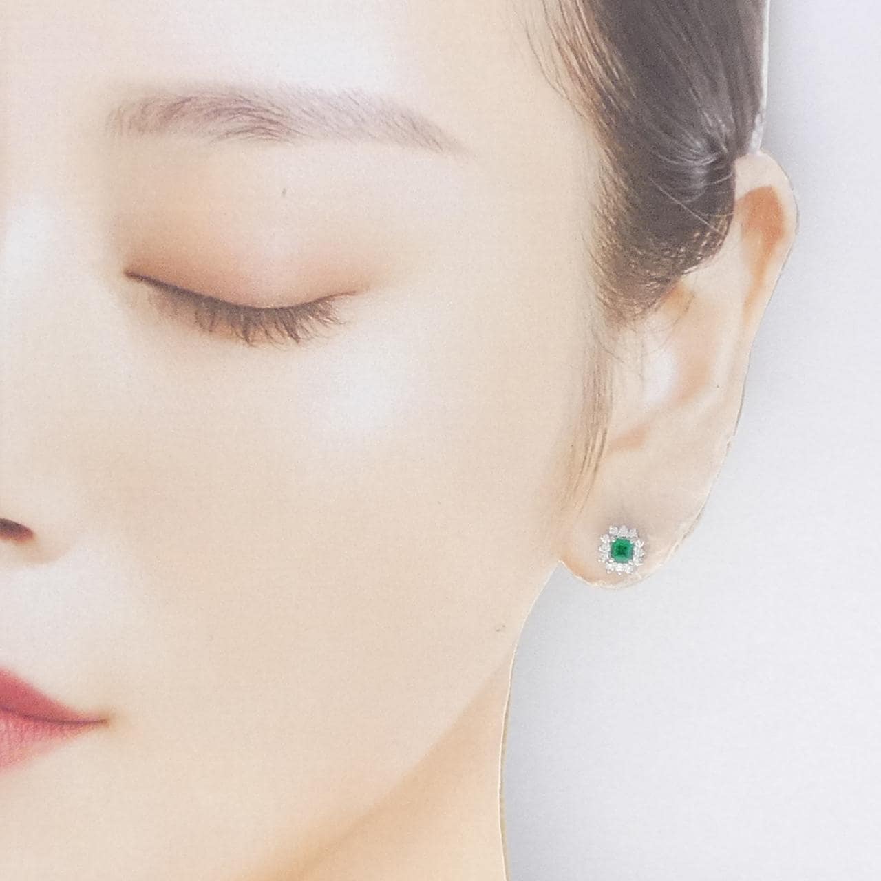 PT900 Emerald Earrings 0.37CT