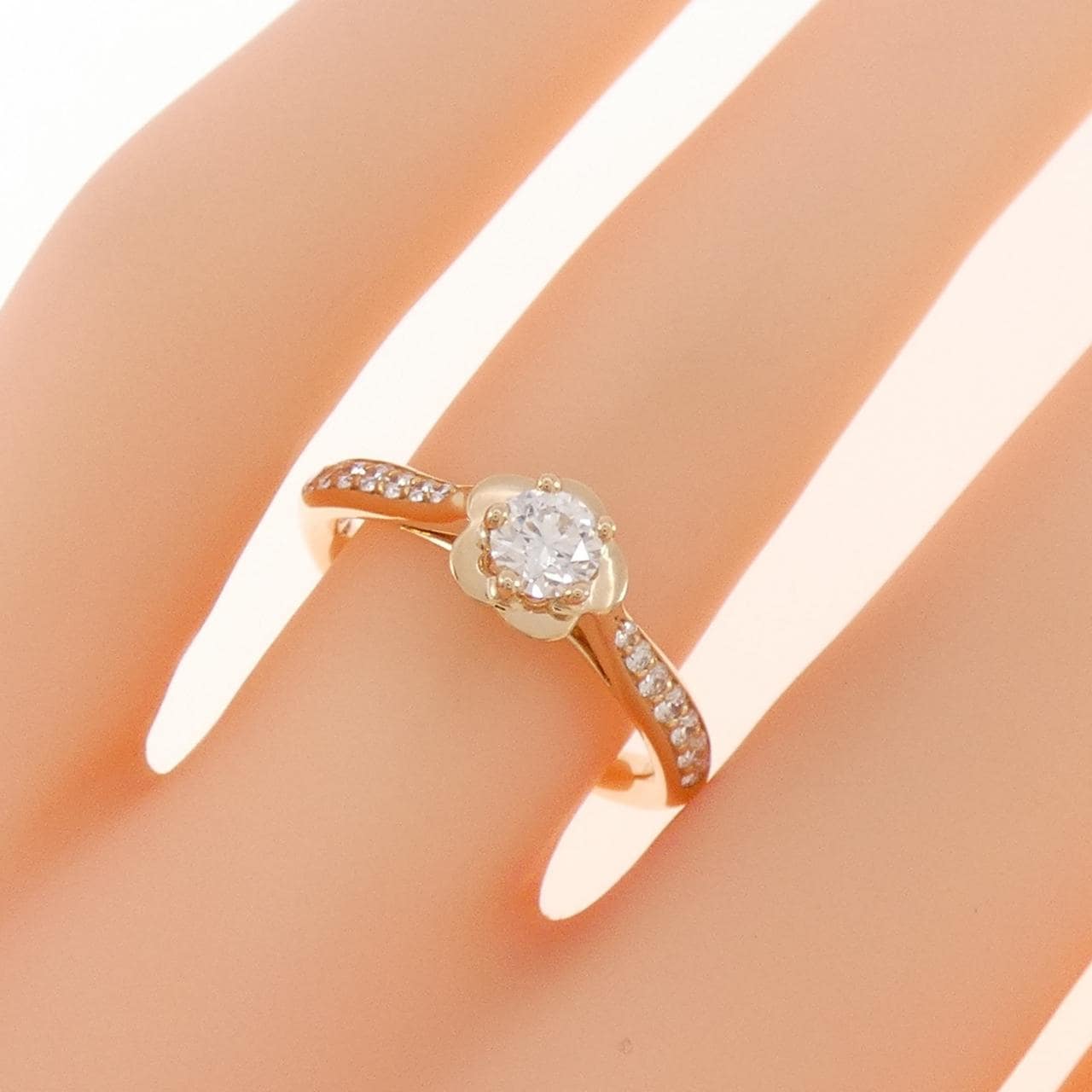 シャネル カメリア リング 0.26CT E VVS2 3EXT