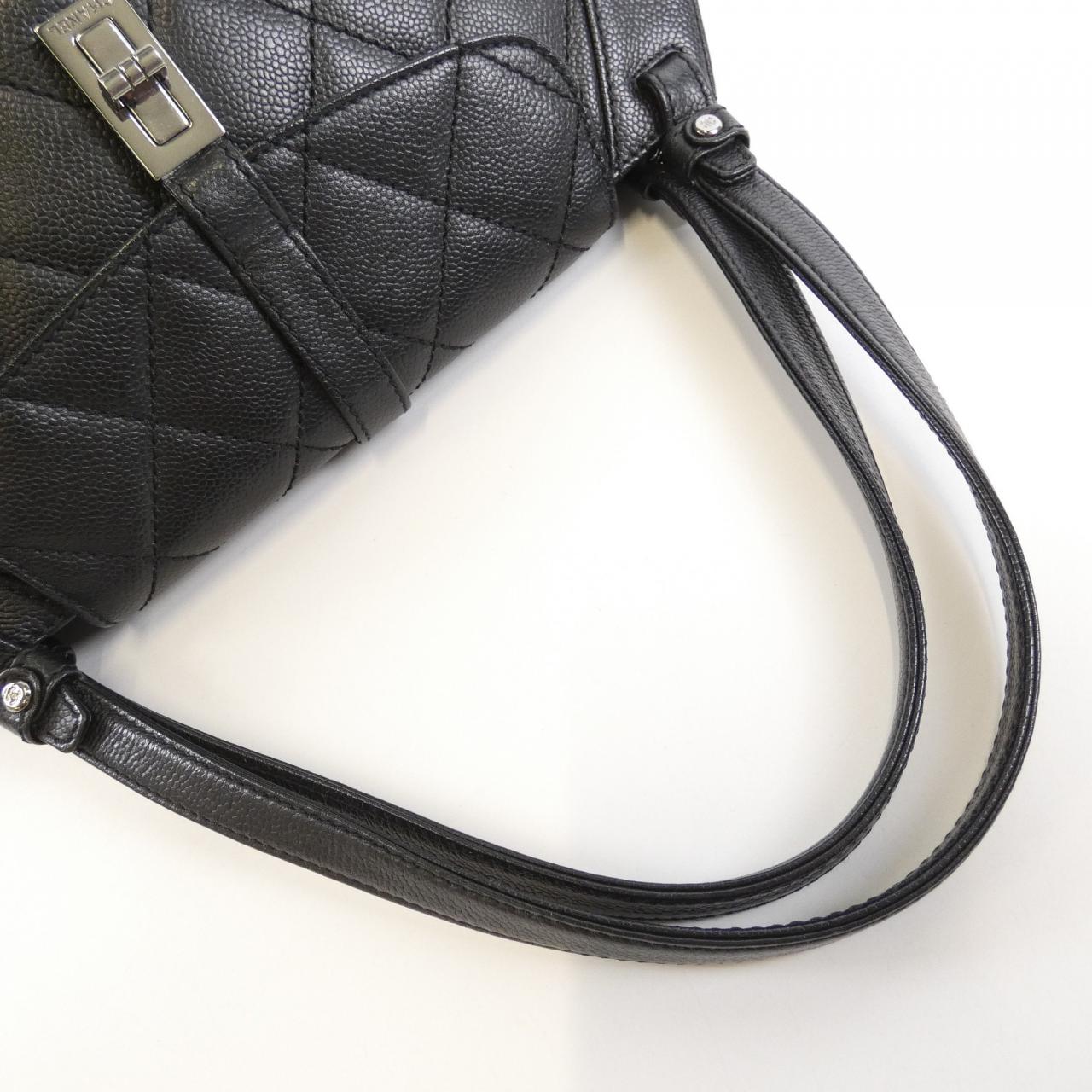 CHANEL shoulder bag