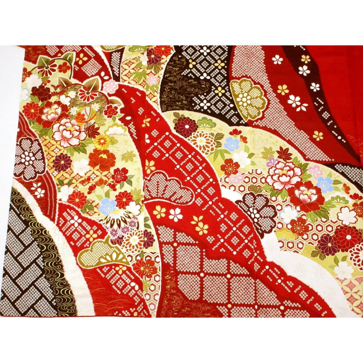 振袖　友禅金彩加工　刺繍入り