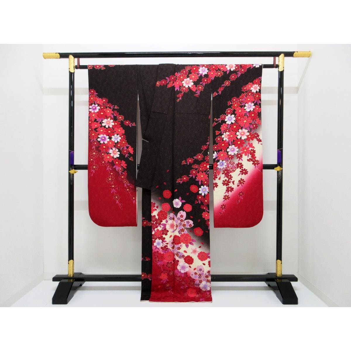 振袖　銀通しボカシ染　友禅金彩加工　刺繍入り