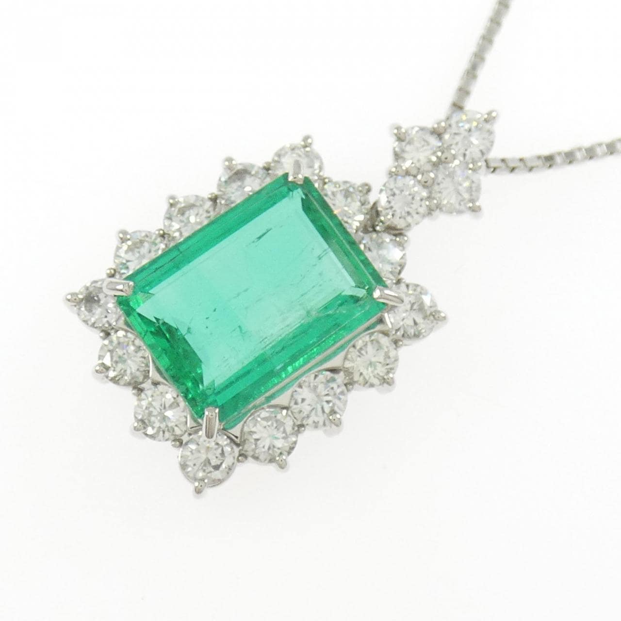 PT900/PT850 エメラルド ネックレス 3.77CT