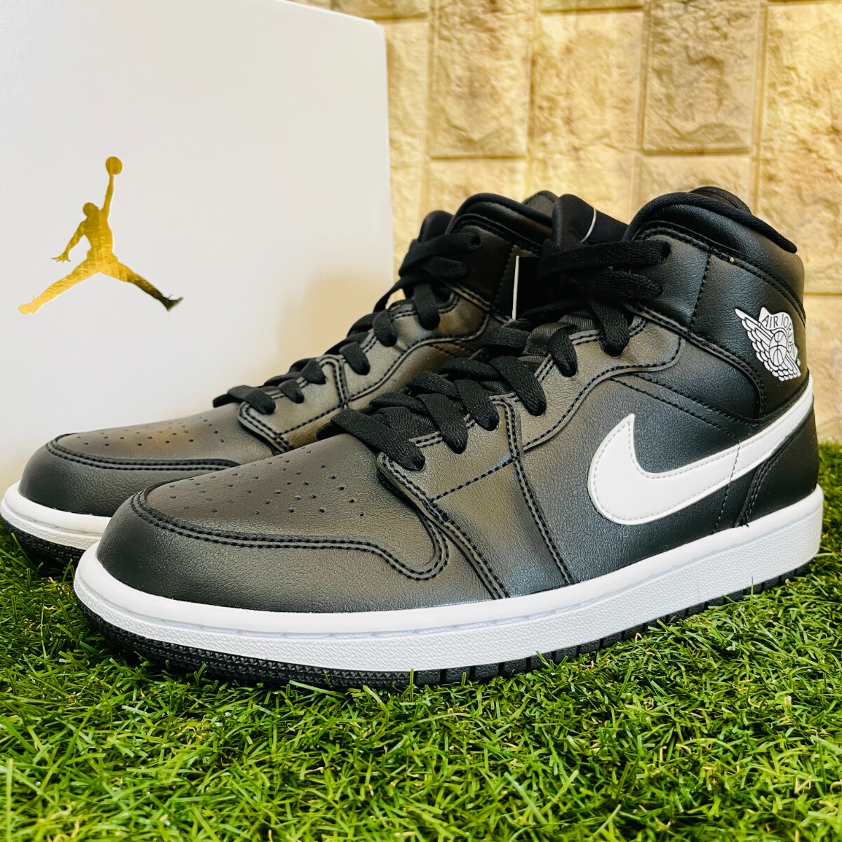 28 5cm ナイキ ウィメンズ エア ジョーダン 1 ミッド Nike スニーカー 白 黒のフリマ商品 Kante Komehyo