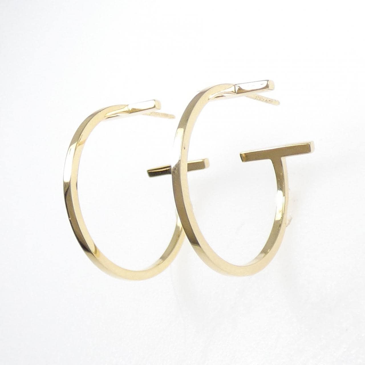 ティファニー Tワイヤー フープ ミディアム ピアス