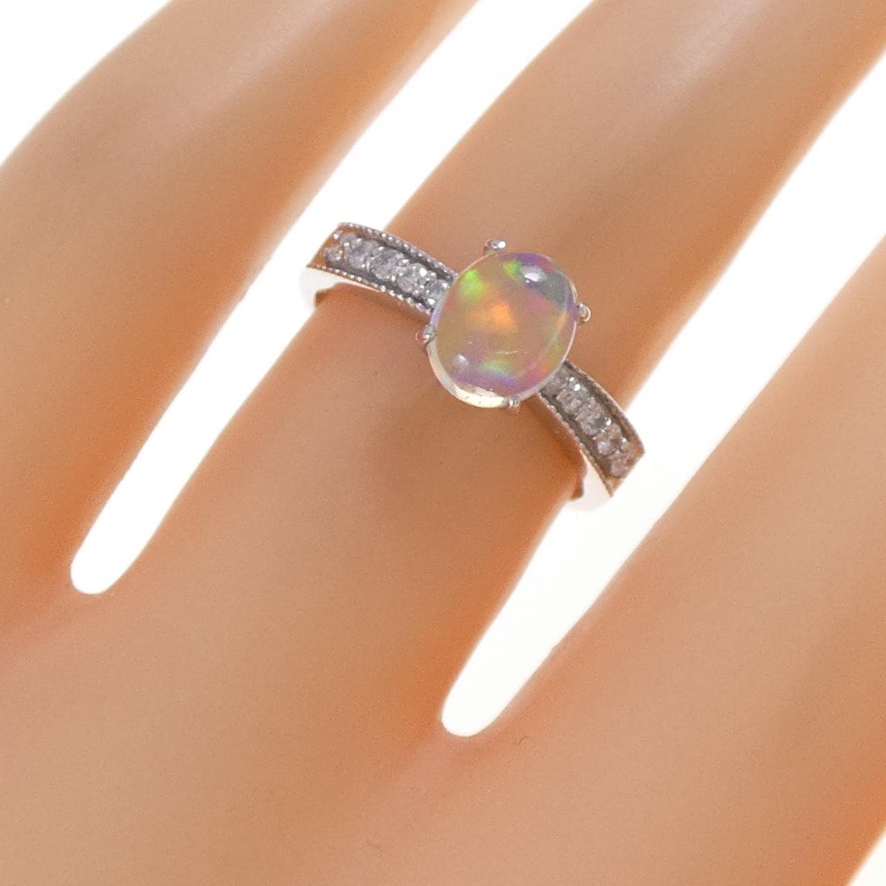 K18WG オパール リング 0.87CT