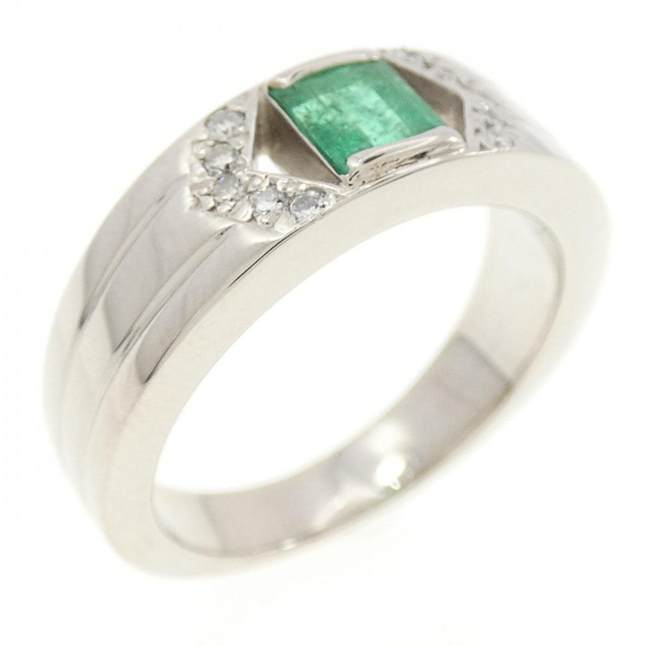 PT900 Emerald Ring 0.50CT
