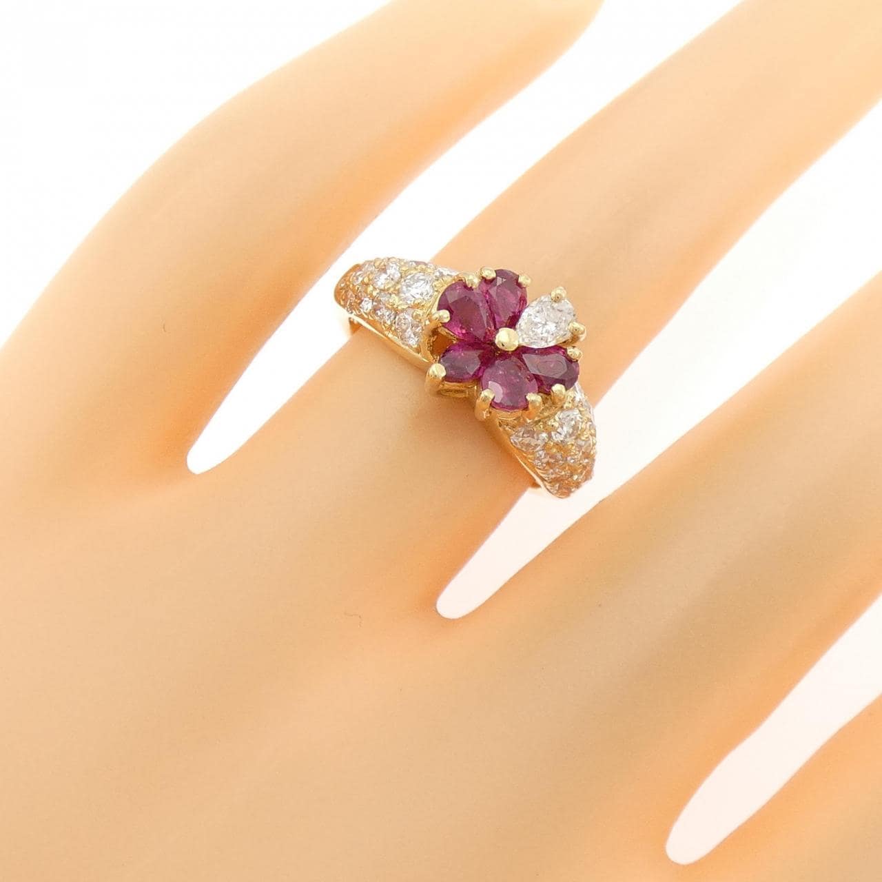 750YG フラワー ルビー リング