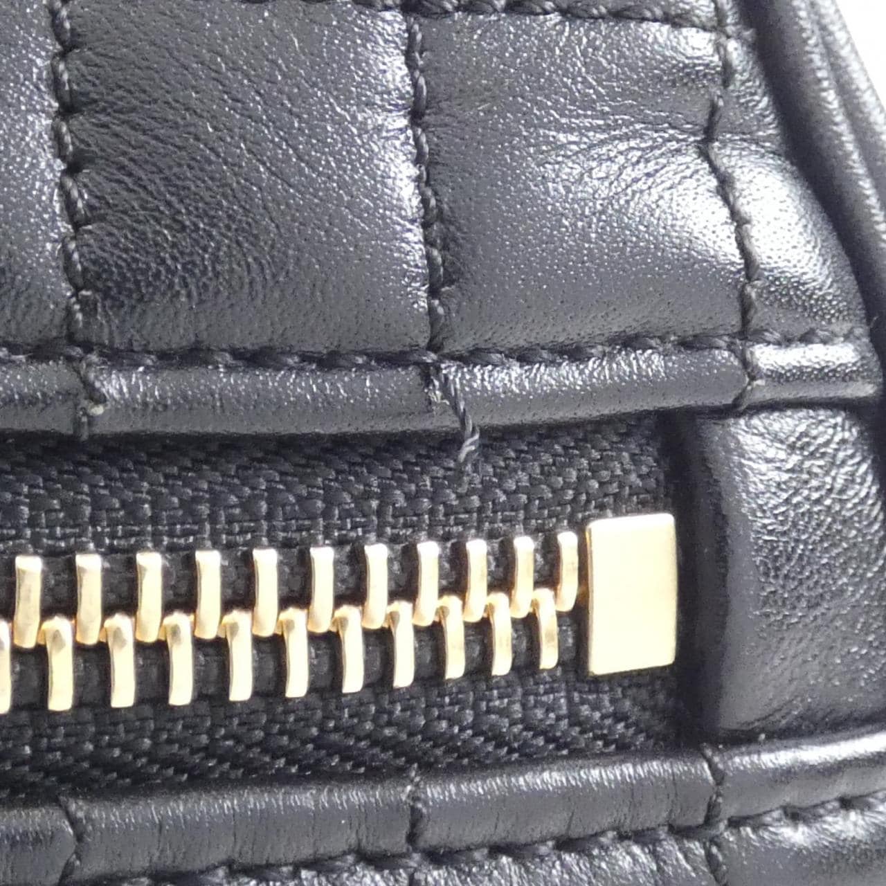 セリーヌ C チャーム ミディアム 188353BFH ショルダーバッグ