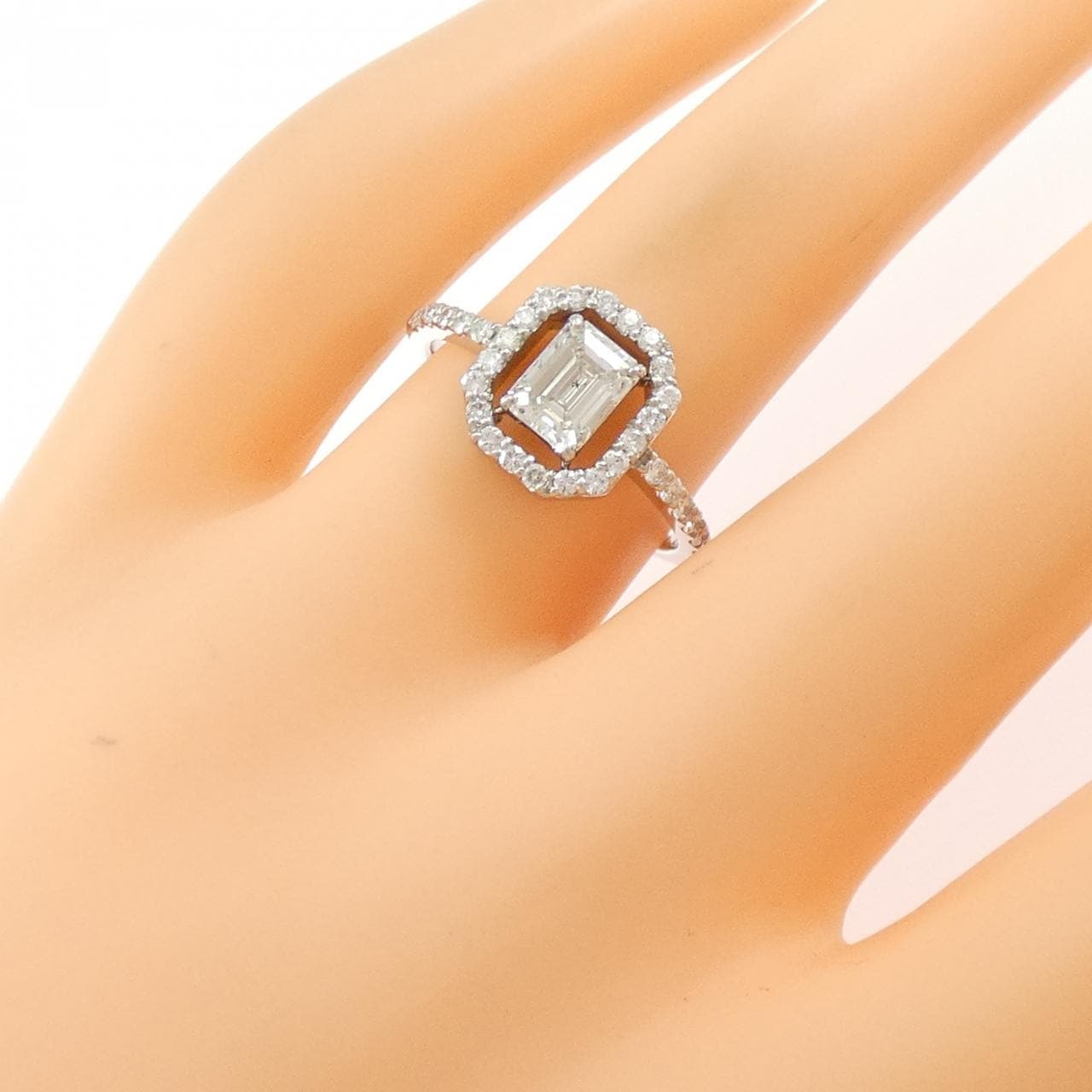 PT950 ダイヤモンド リング 0.703CT