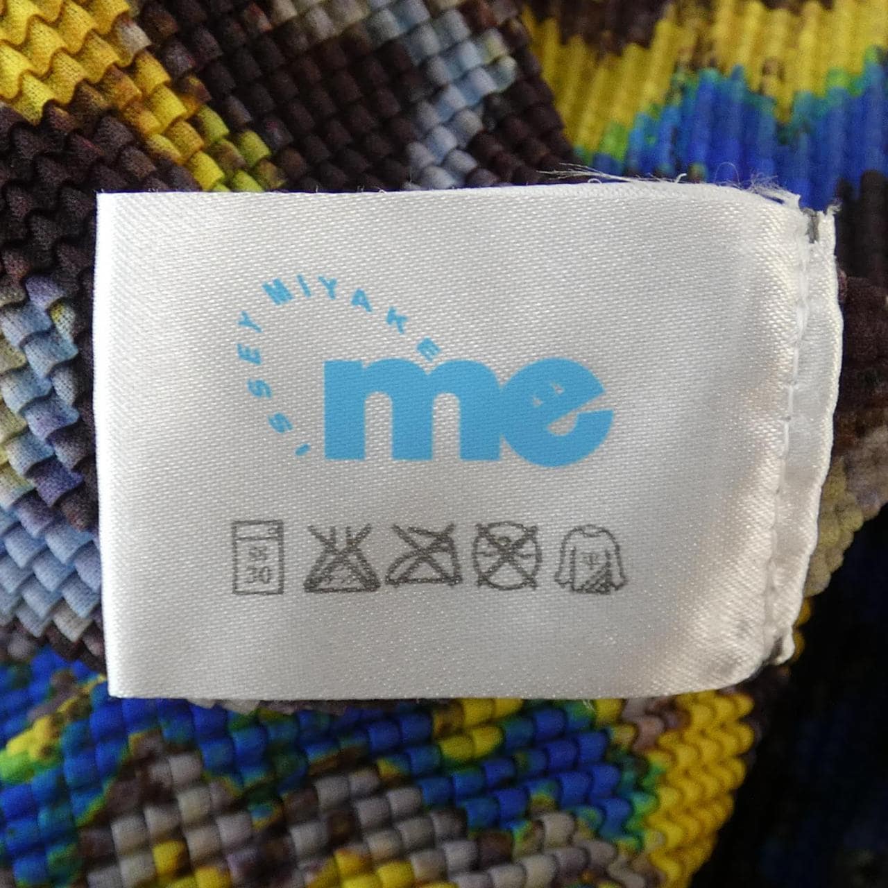 ミーイッセイミヤケ me ISSEY MIYAKE トップス