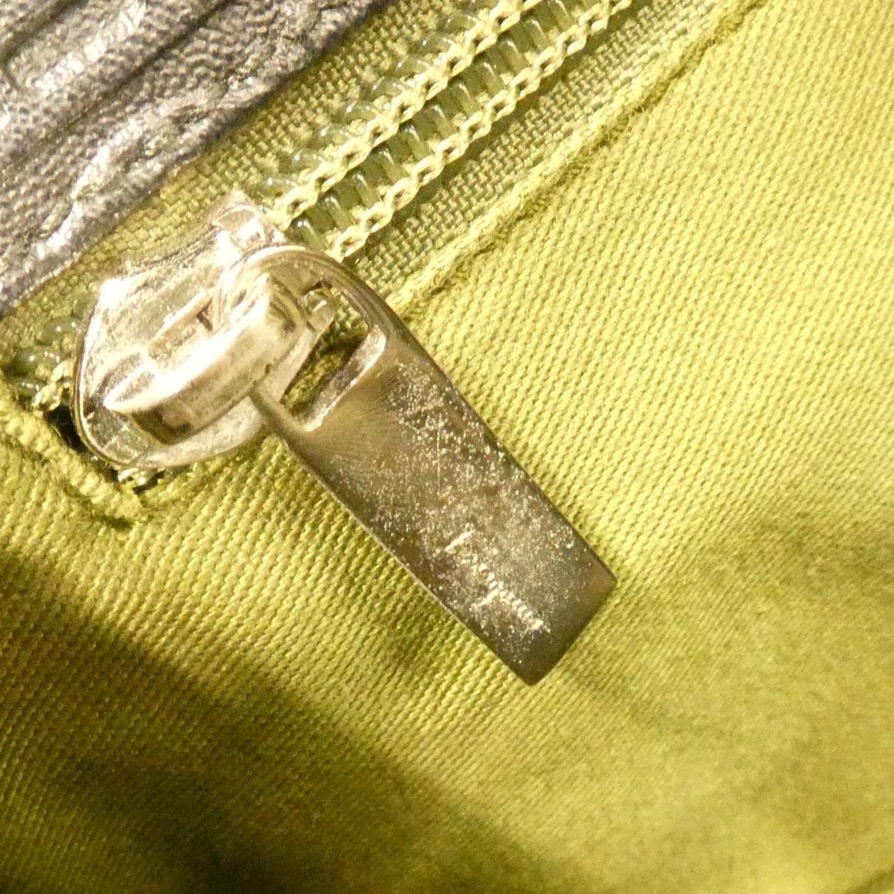 サルヴァトーレフェラガモ 21 4907 ショルダーバッグ