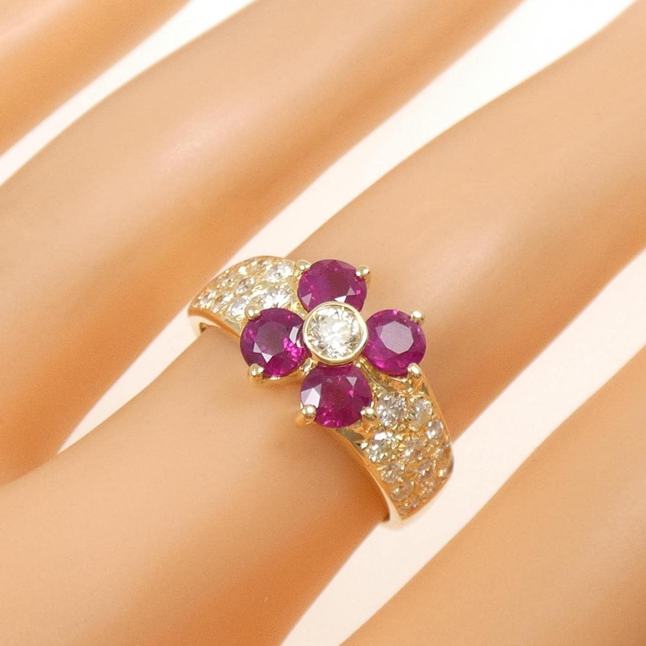 750YG フラワー ルビー リング 1.51CT