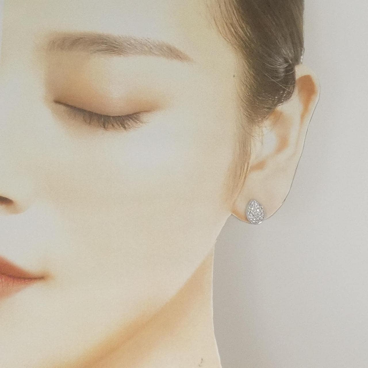 K18WG パヴェ ダイヤモンド ピアス 0.30CT
