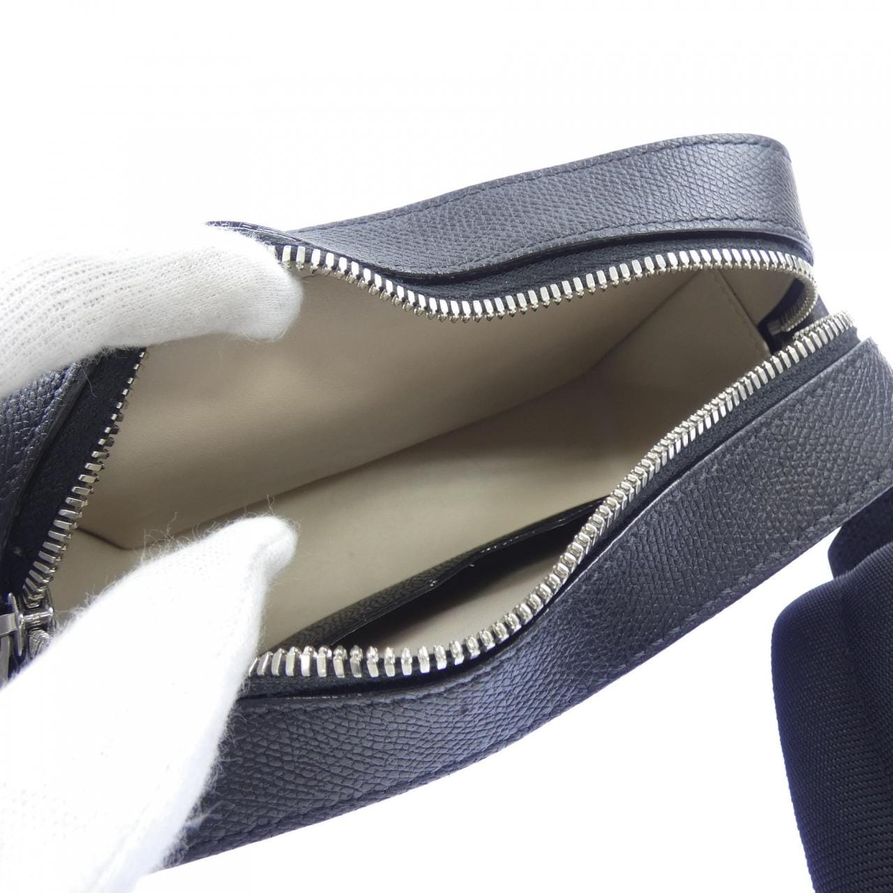 ヴァレクストラ VALEXTRA Vライン Vポーター MBVL0019028LRL99 BAG