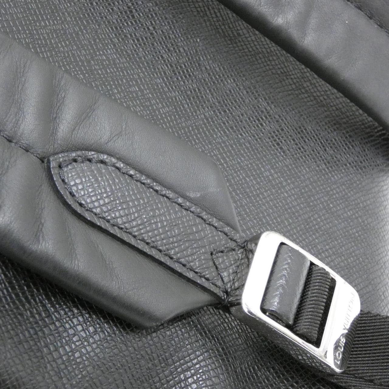 ルイヴィトン タイガ ラマ ディスカバリー バックパック M30230 リュックサック