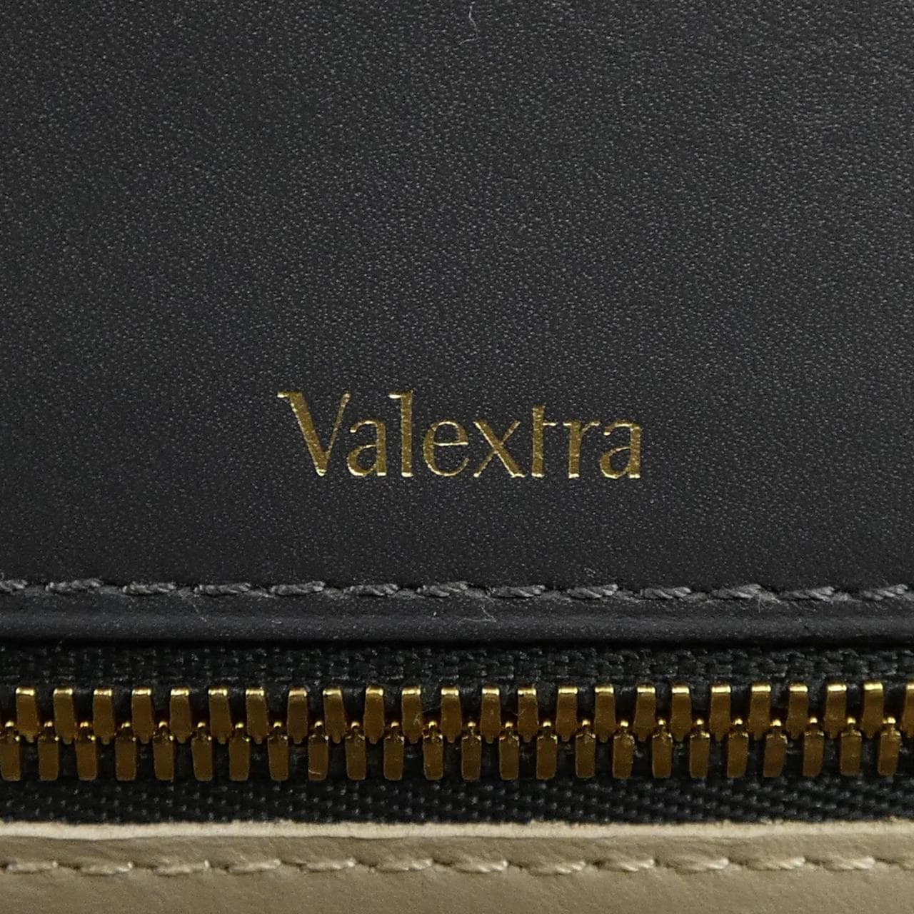 ヴァレクストラ VALEXTRA ミディアム イジィデ ISIDE BAG