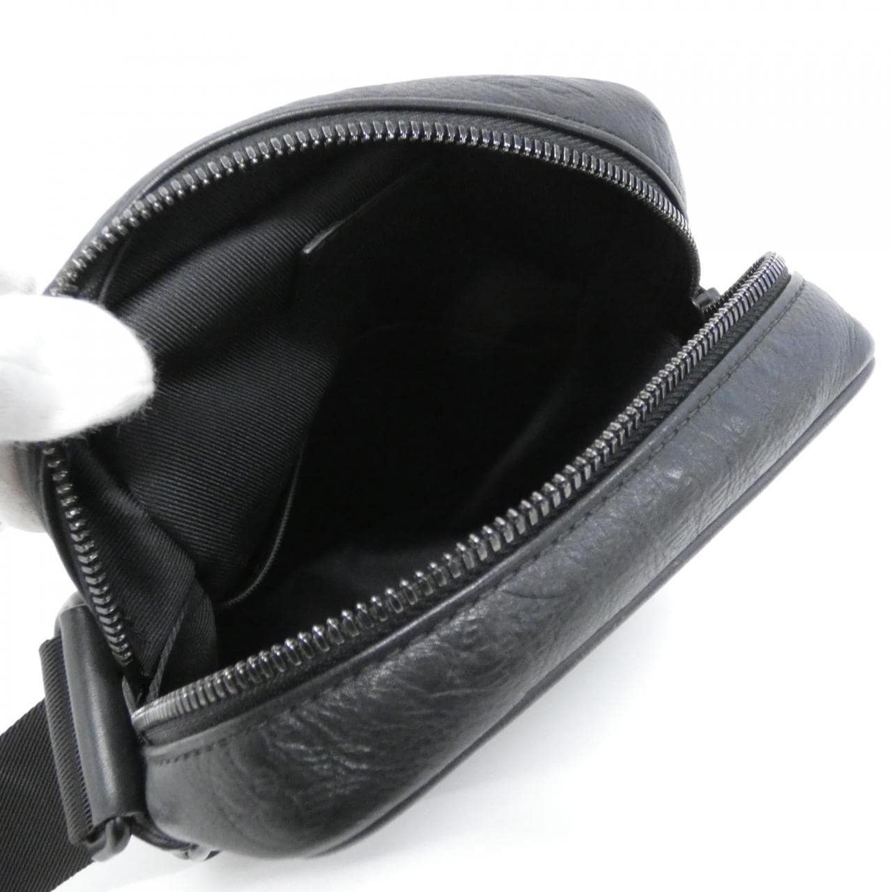 ルイヴィトン モノグラム シャドウ ダヌーブ PM M43681 ショルダーバッグ