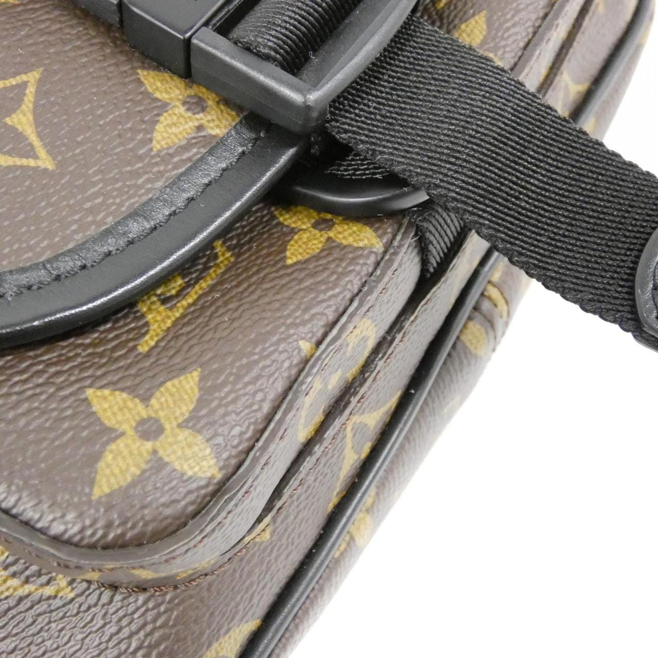 ルイヴィトン モノグラム マカサー クエスト メッセンジャー M46973 ショルダーバッグ